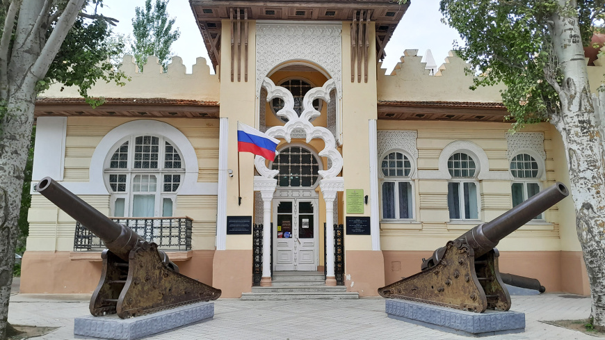 Евпаторийский краеведческий музей ко Дню Государственного флага Российской Федерации провел урок истории