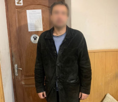 В Евпатории полицейские задержали подозреваемого в совершении ряда мошеннических действий В Евпатории полицейские задержали подозреваемого в совершении ряда мошеннических действий