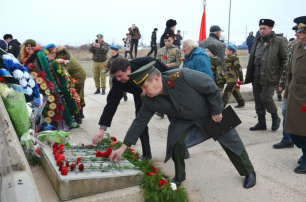 В Евпатории почтили память Евпаторийского морского десанта В Евпатории почтили память Евпаторийского морского десанта