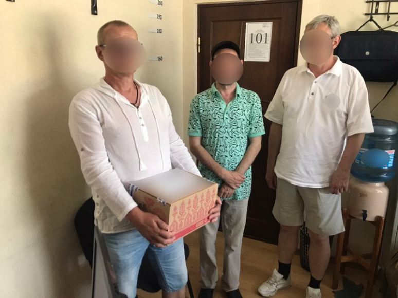 В Евпатории сотрудники полиции задержали подозреваемого пытавшегося получить посылку с наркотическим веществом в крупном размере В Евпатории сотрудники полиции задержали подозреваемого пытавшегося получить посылку с наркотическим веществом в крупном размере