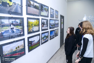 В Доме молодежи проходит выставка «Крым: 12 лет в родной гавани»