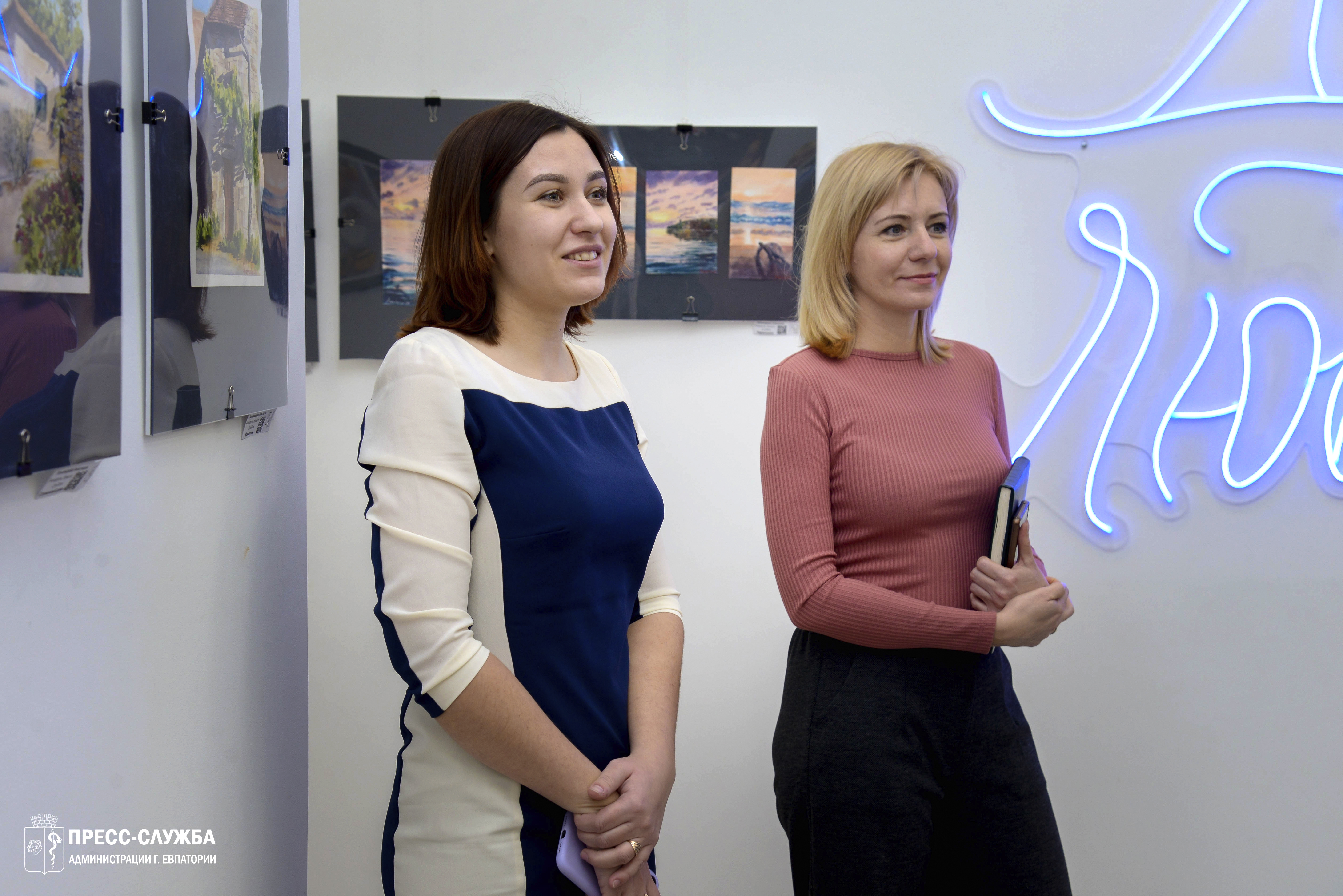 В Евпатории открылась выставка «Моменты акварелью»