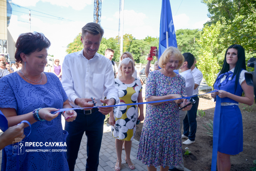 В Евпатории торжественно открыли отделение почтовой связи нового формата 