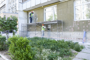В Евпатории продолжается ремонт двух библиотек