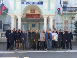 Руководство полиции Евпатории поздравило ветеранов органов внутренних дел