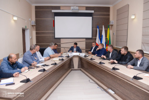 В Евпатории прошло еженедельное совещание с руководителями ресурсоснабжающих и коммунальных предприятий В Евпатории прошло еженедельное совещание с руководителями ресурсоснабжающих и коммунальных предприятий