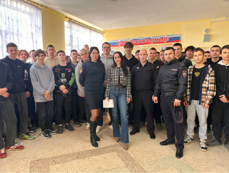 В Евпатории в рамках операции «Чистое поколение» полицейские провели комплекс мероприятий по противодействию незаконному обороту наркотиков среди молодёжи