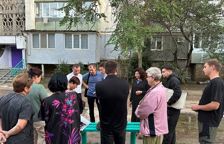 С жителями домов ул. 60 лет Октября обсудили предстоящее благоустройство дворов