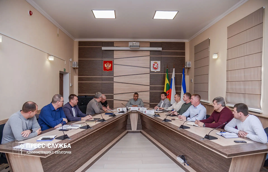 В Евпатории прошло еженедельное совещание с руководителями ресурсоснабжающих и коммунальных предприятий