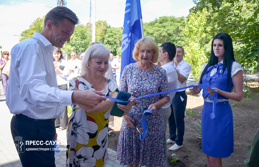 В Евпатории торжественно открыли отделение почтовой связи нового формата 