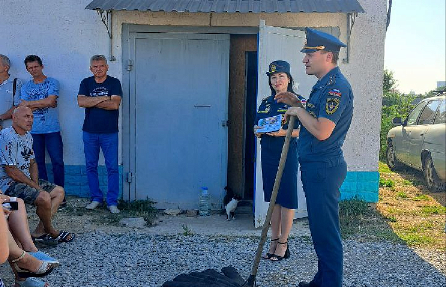 Сотрудники МЧС провели встречу с жителями СНТ