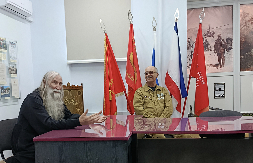Посещение Музея современной военной истории отцом Киприаном, Героем Советского Союза – В.А. Бурковым