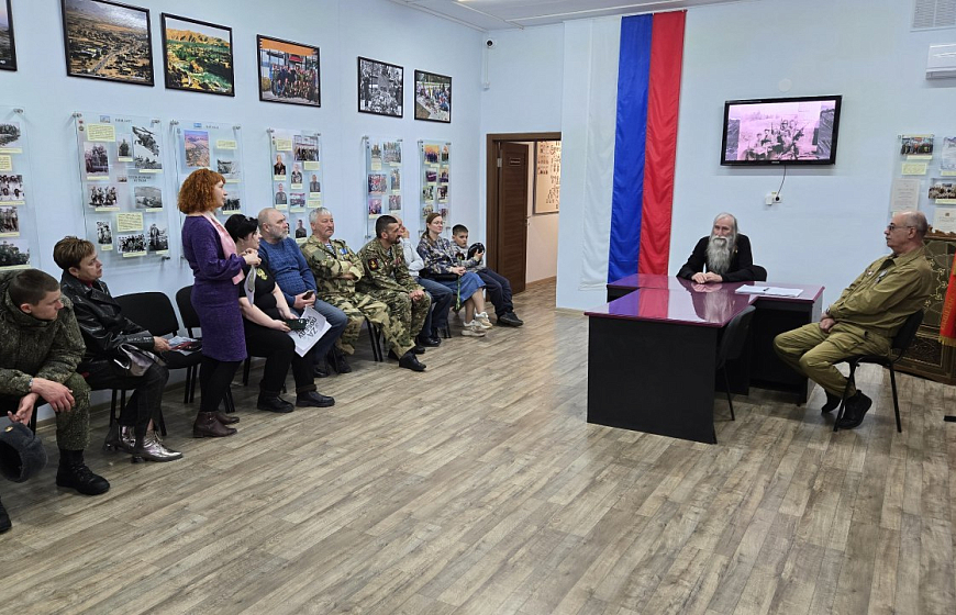 Посещение Музея современной военной истории отцом Киприаном, Героем Советского Союза – В.А. Бурковым