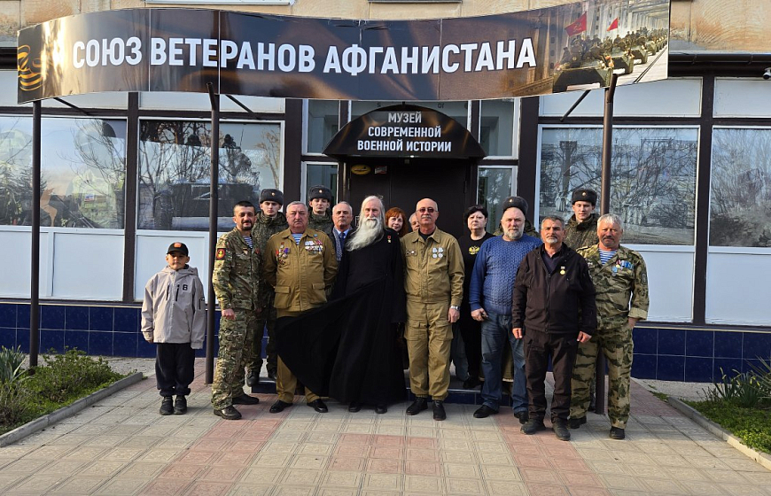 Посещение Музея современной военной истории отцом Киприаном, Героем Советского Союза – В.А. Бурковым