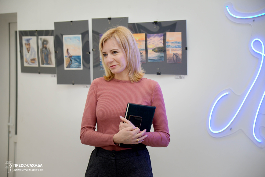 В Евпатории открылась выставка «Моменты акварелью»
