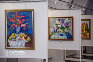 В галерее актуального искусства «Ха-Ра-Шо» проходит выставка живописи Анны Рыжковой «101 история Феникса»