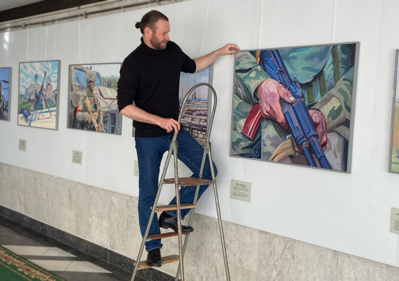 Евпаторийский художник создал серию картин о бойцах СВО