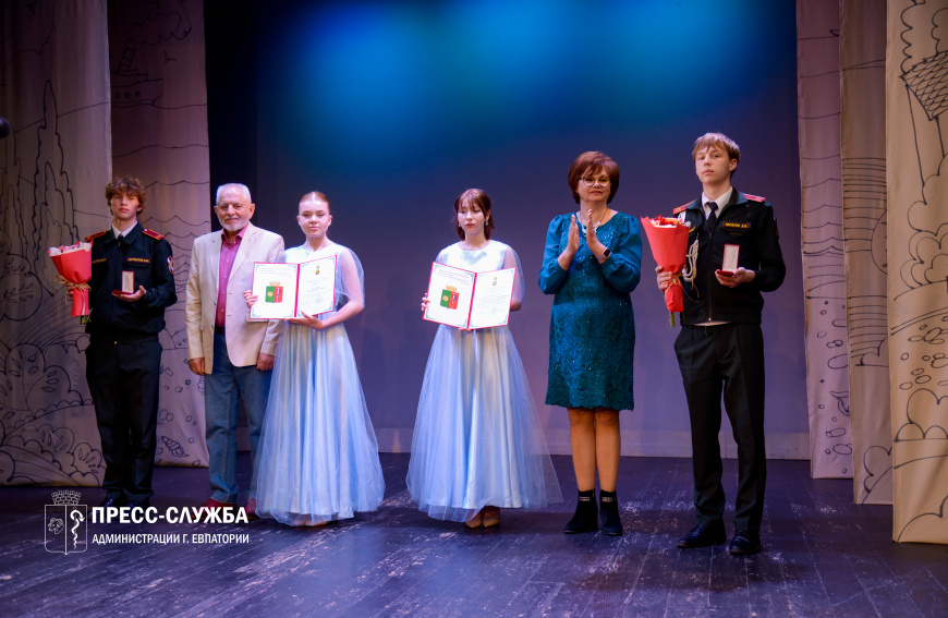 В Евпатории вручили награды лауреатам премии им. С. Э. Дувана