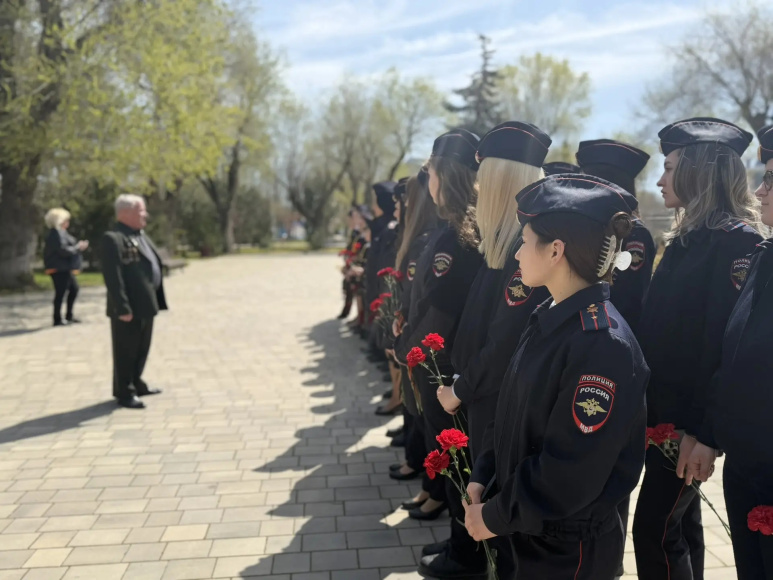 В Евпатории сотрудники полиции совместно с общественниками и кадетами почтили память погибших в чернобыльской трагедии