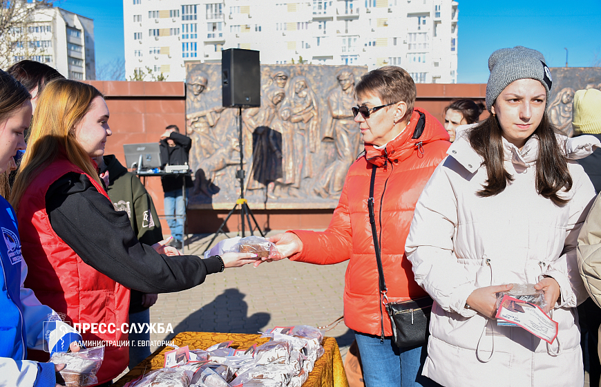 В Евпатории прошла Всероссийская акция памяти «Блокадный хлеб»
