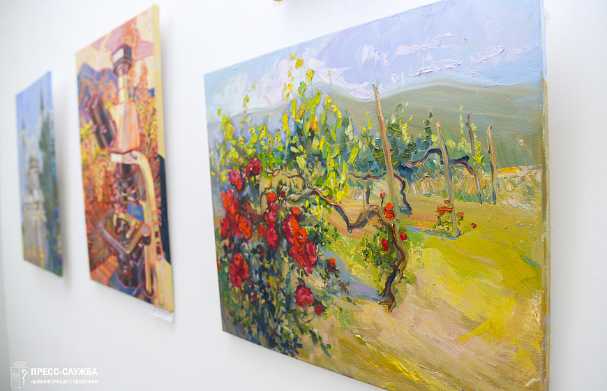 В Евпатории открылась выставка картин о природе Крыма