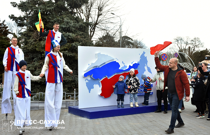 В Евпатории ходулисты установили рекорд России к 10-летию Крымской весны