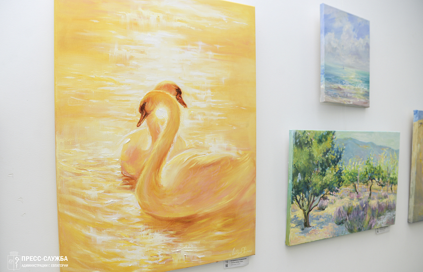 В Евпатории открылась выставка картин о природе Крыма