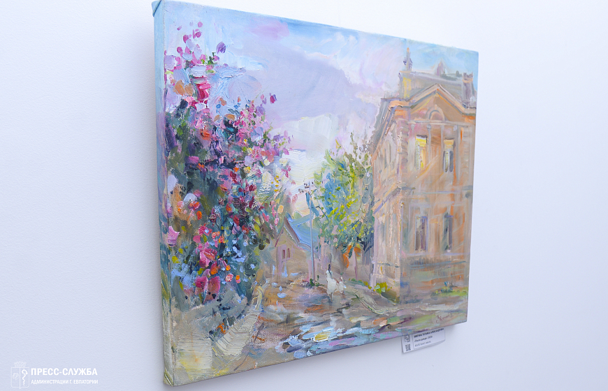 В Евпатории открылась выставка картин о природе Крыма