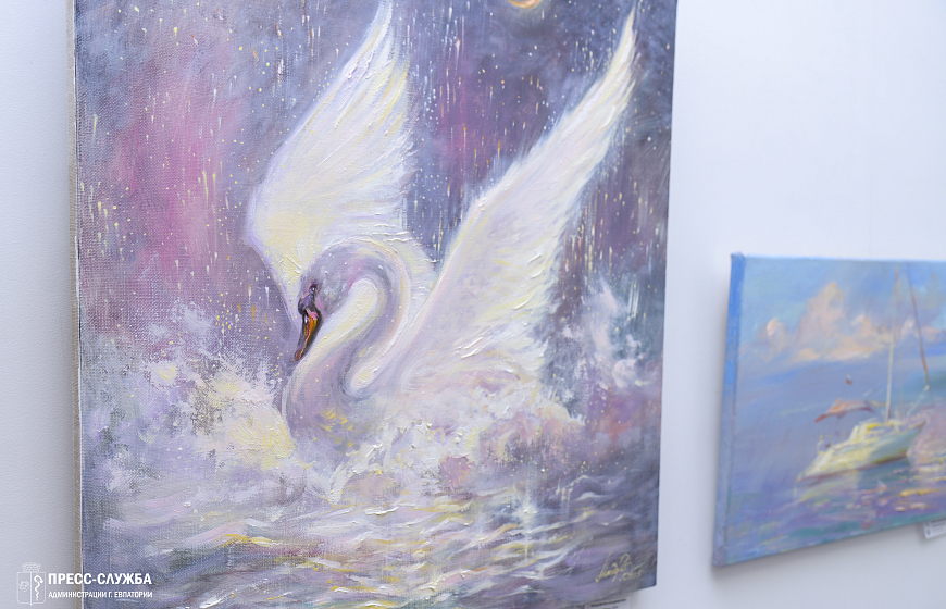 В Евпатории открылась выставка картин о природе Крыма