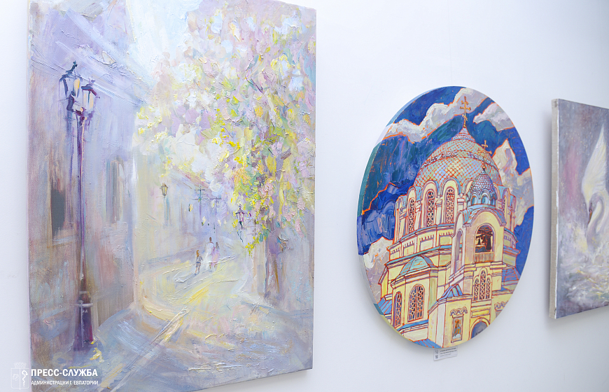 В Евпатории открылась выставка картин о природе Крыма