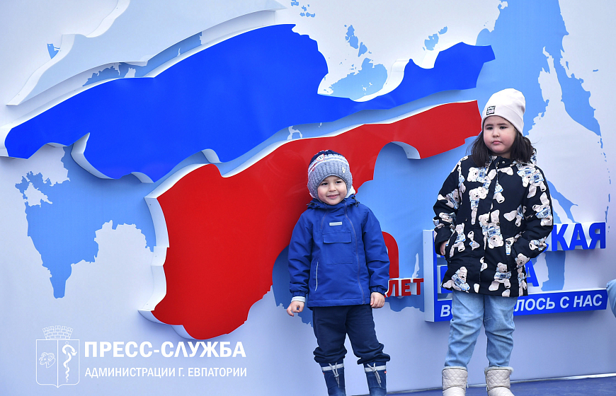 В Евпатории ходулисты установили рекорд России к 10-летию Крымской весны