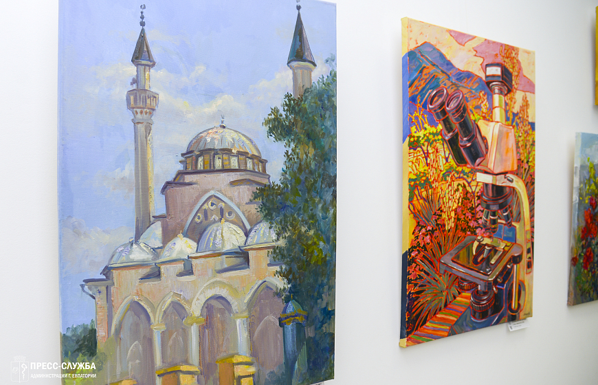 В Евпатории открылась выставка картин о природе Крыма