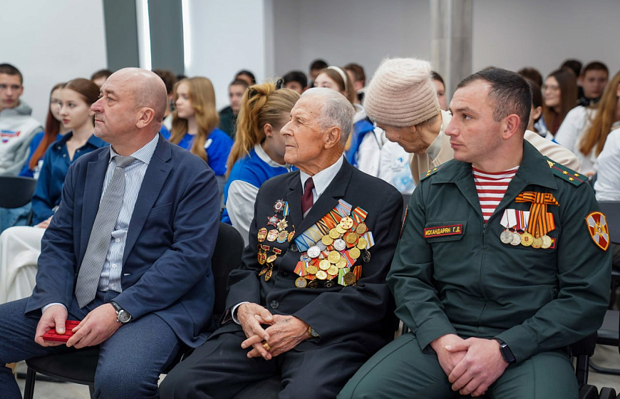 В Евпатории открыли Центр подготовки волонтеров Международного волонтерского корпуса 80-летия Великой Победы
